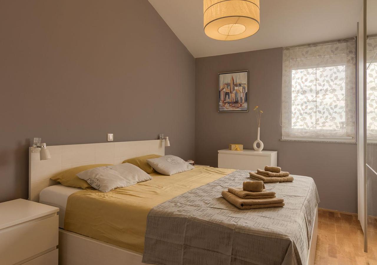 Apartment Leki - Newly Renovated, Modern City Spot Pula Exteriör bild